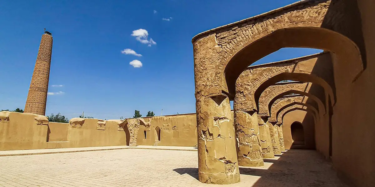 مسجد تاریخانه دامغان