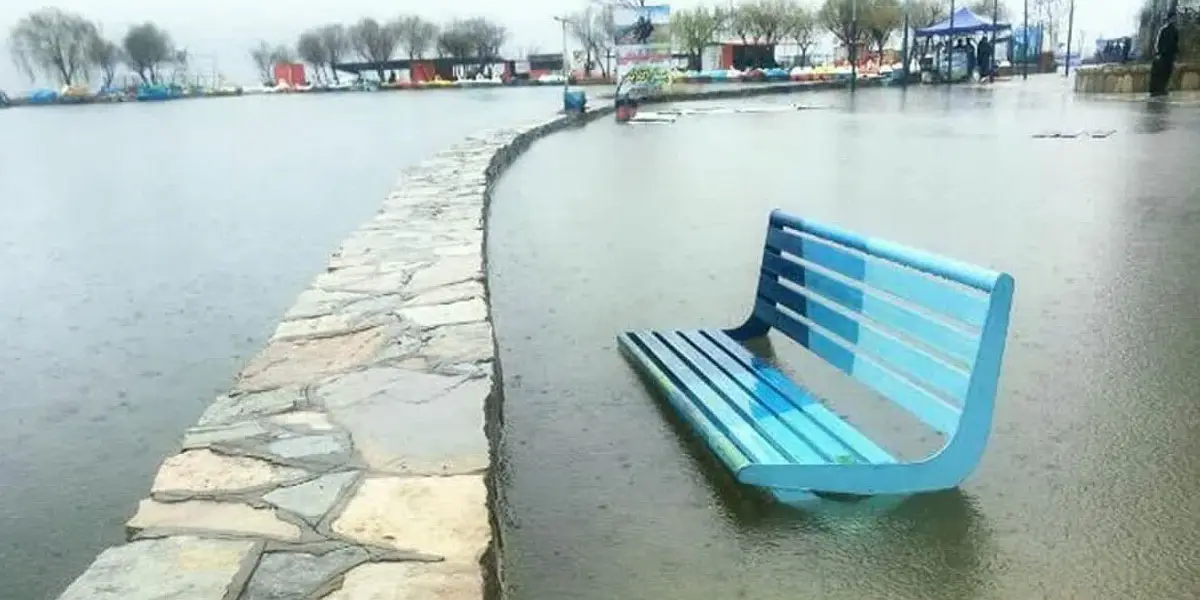 دریاچه زریوار